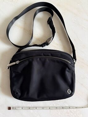 lululemon athletica Black Small Crossbody Belt Bag